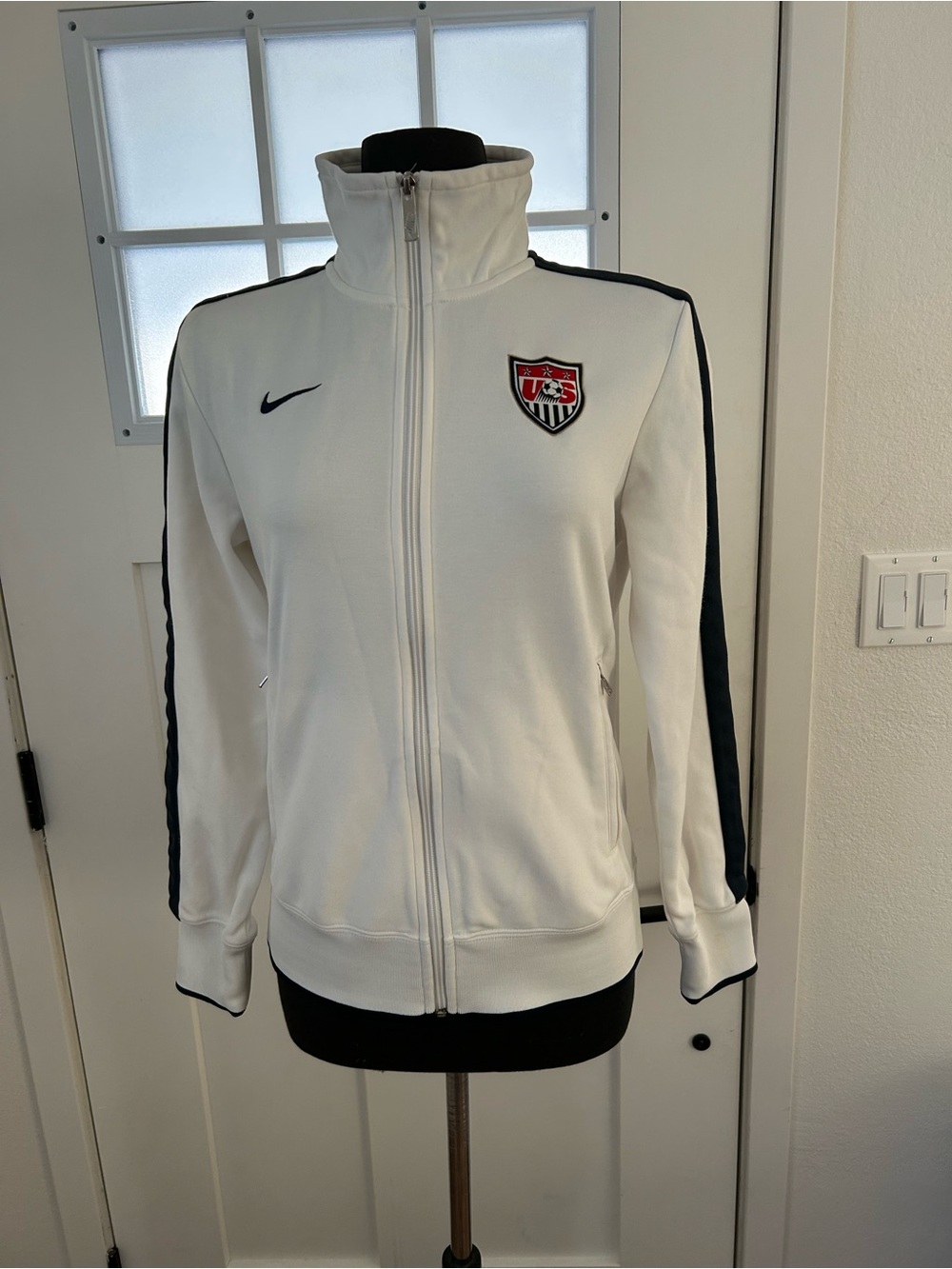 Nike Women’s US Soccer warm up jacket size Large